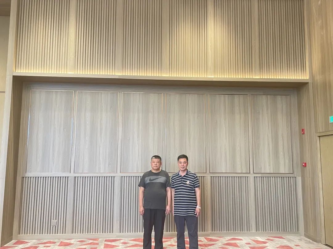 驕陽似火，董事長實地驗收大型酒店工裝項目